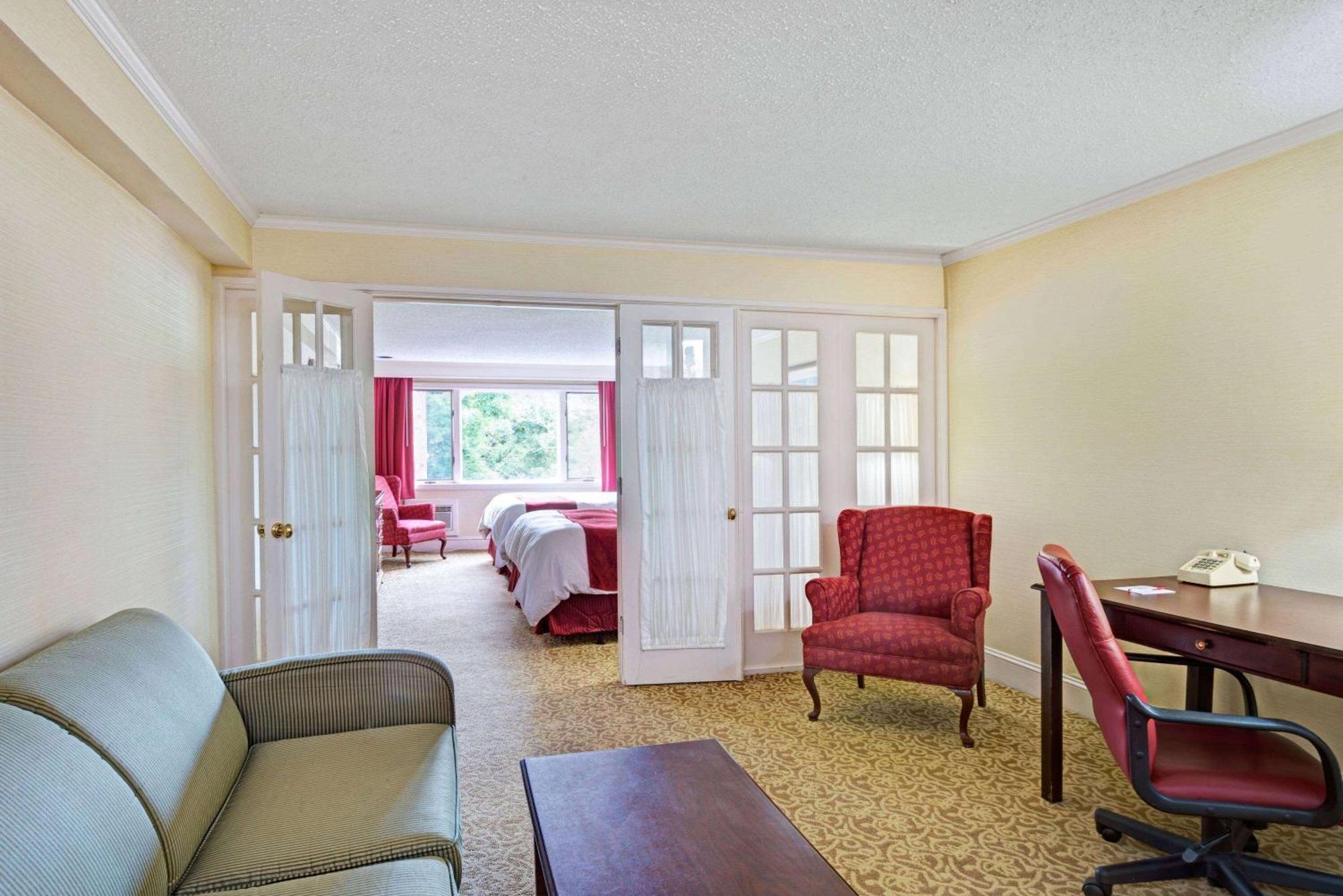 Ramada By Wyndham Seekonk Providence Area Eksteriør bilde